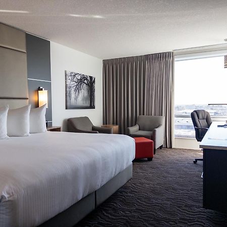 Carriage House Hotel And Conference Centre YYC Esterno foto