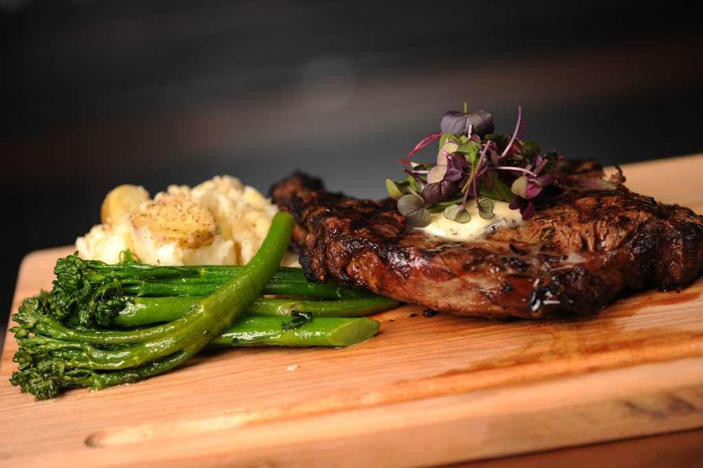Carriage House Hotel And Conference Centre YYC Ristorante foto
