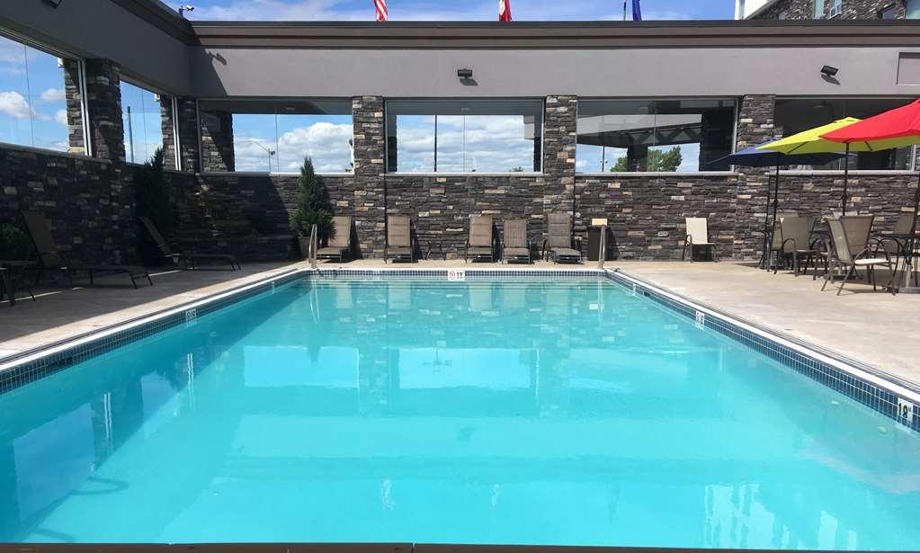 Carriage House Hotel And Conference Centre YYC Servizi foto
