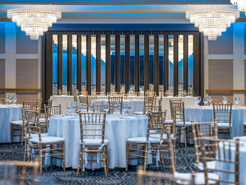 Carriage House Hotel And Conference Centre YYC Servizi foto