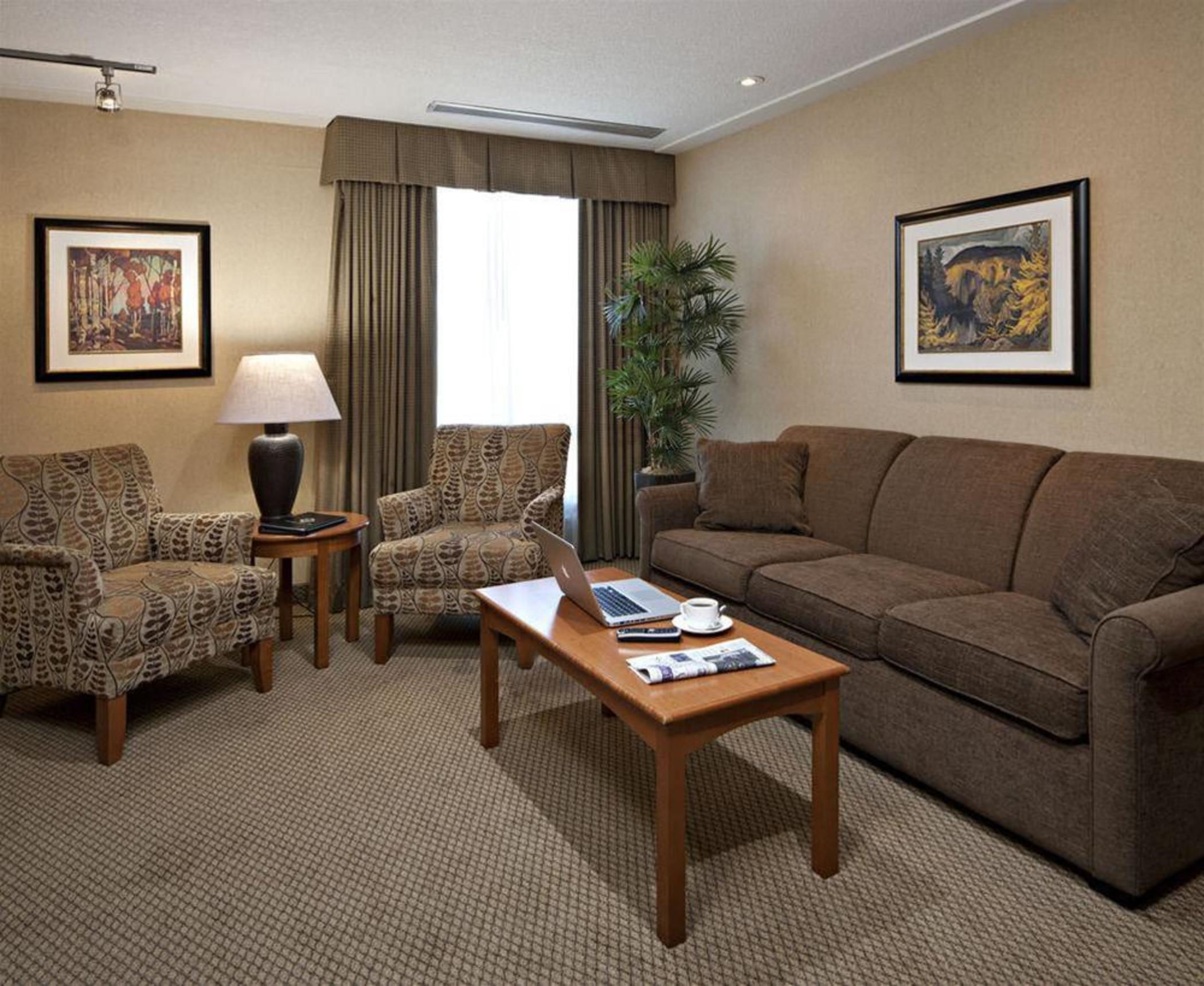 Carriage House Hotel And Conference Centre YYC Esterno foto