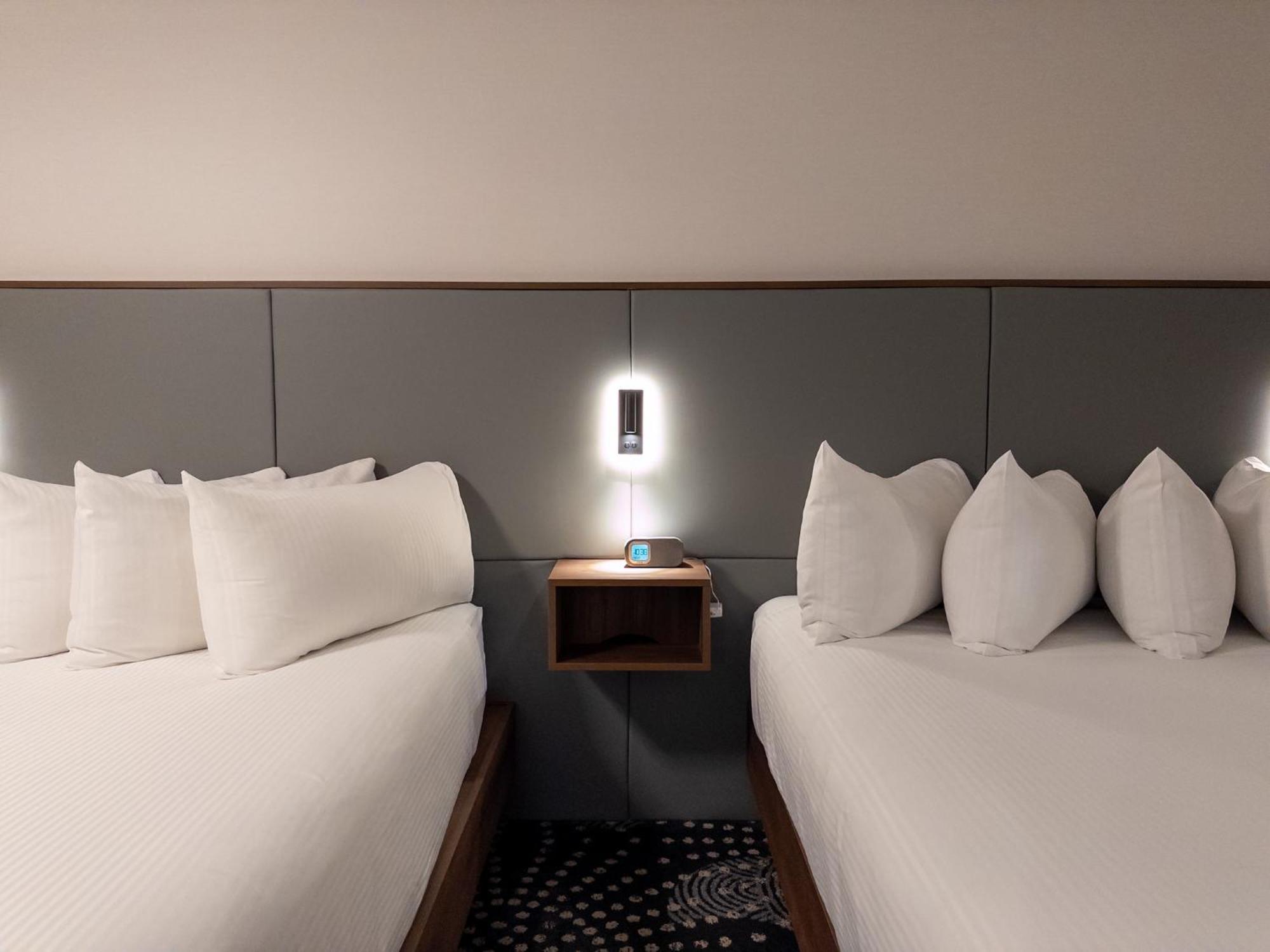 Carriage House Hotel And Conference Centre YYC Esterno foto