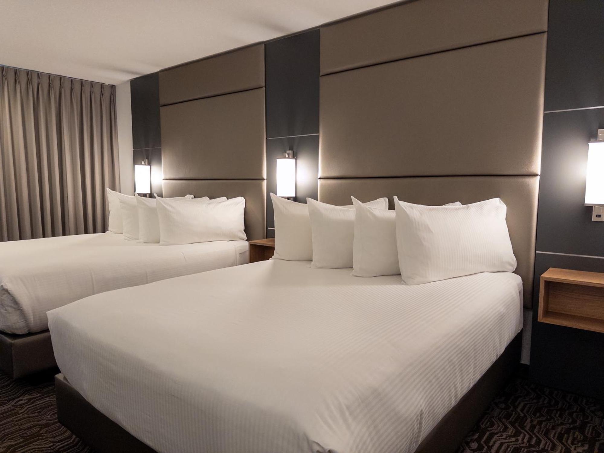 Carriage House Hotel And Conference Centre YYC Esterno foto