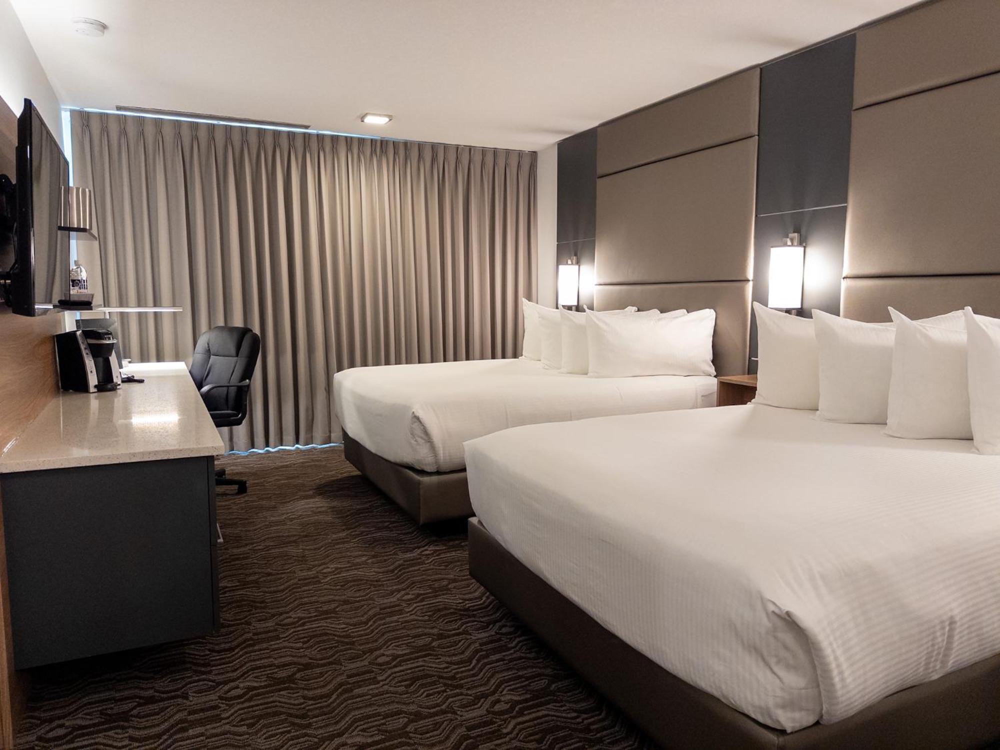Carriage House Hotel And Conference Centre YYC Esterno foto