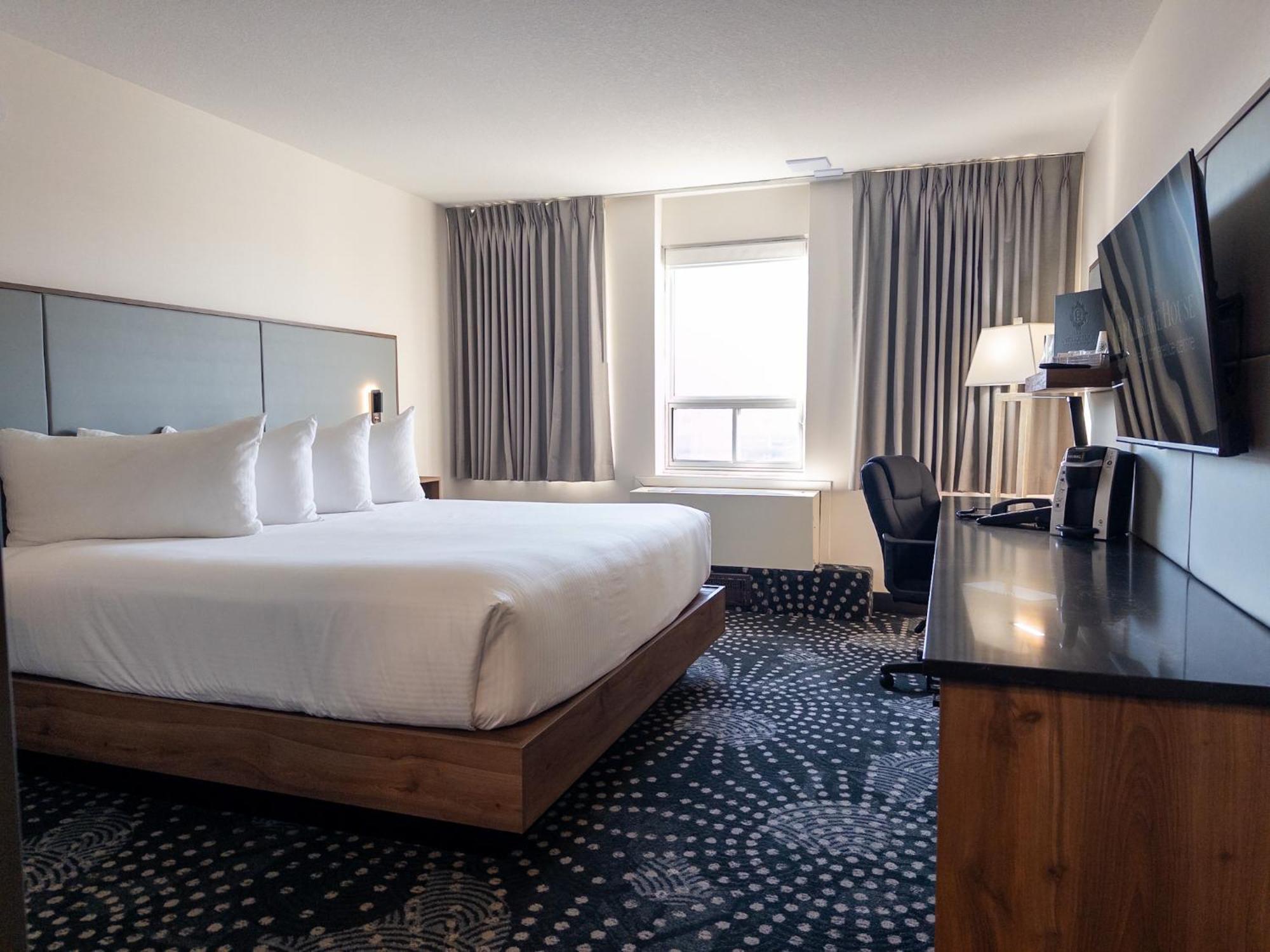 Carriage House Hotel And Conference Centre YYC Esterno foto