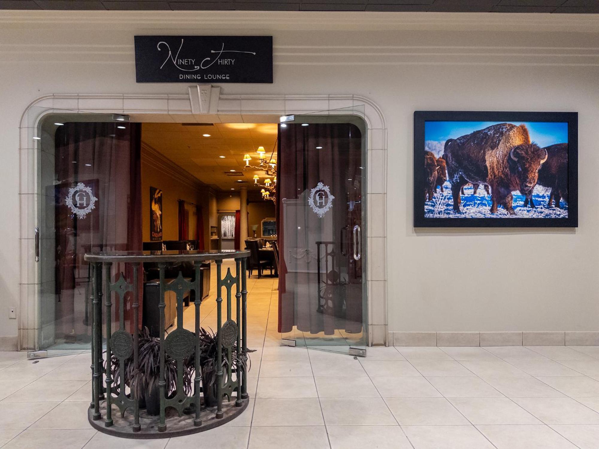 Carriage House Hotel And Conference Centre YYC Esterno foto