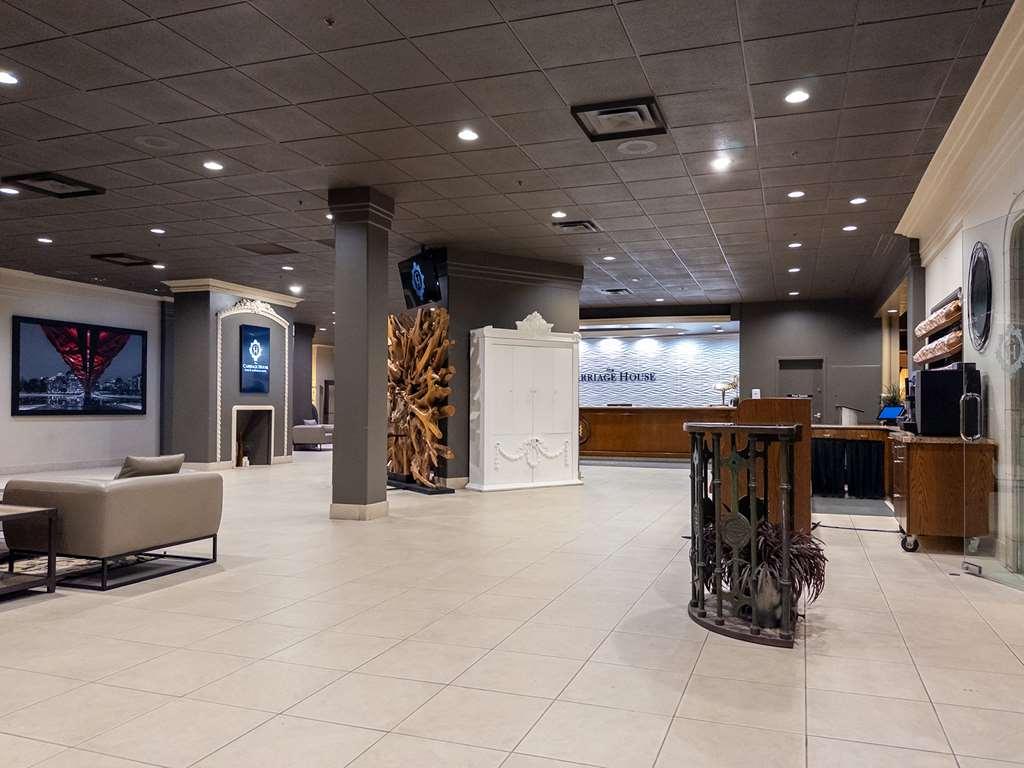Carriage House Hotel And Conference Centre YYC Interno foto